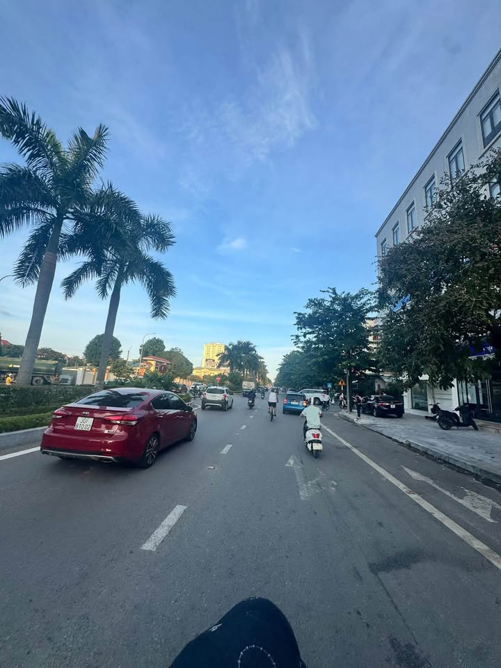 Bán nhà 75,25m² trung tâm thành phố, mặt sau đường đôi Lạc Long Quân, 5m mặt tiền, hướng Tây Nam