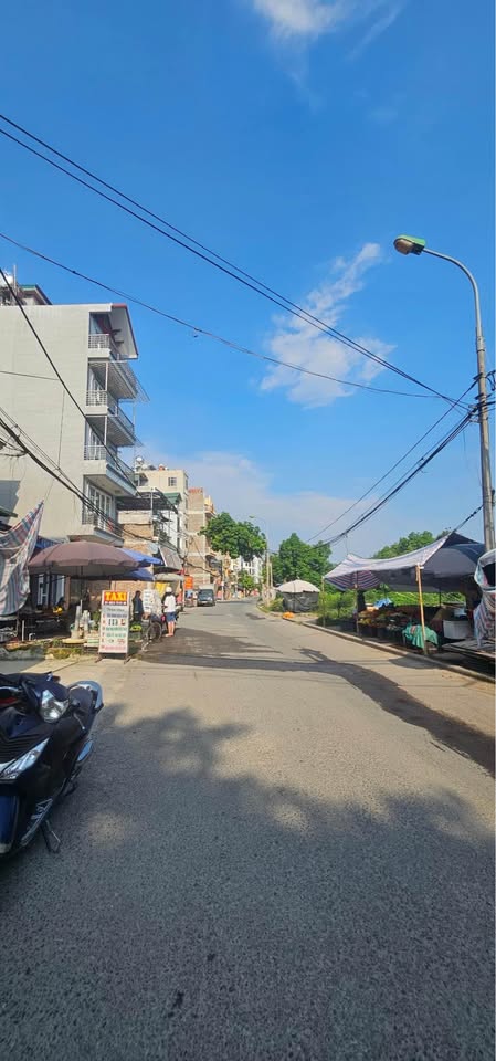 Bán đất tặng nhà cấp 4, 62m2, cách 1 nhà ra ngõ thông ô tô tại Ngũ Hiệp, Thanh Trì