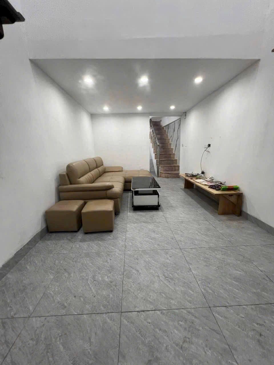 Nhà xinh full nội thất, 3 tầng 2 ngủ, Thuỵ Khuê, Tây Hồ, giá iu thương 10 triệu/tháng