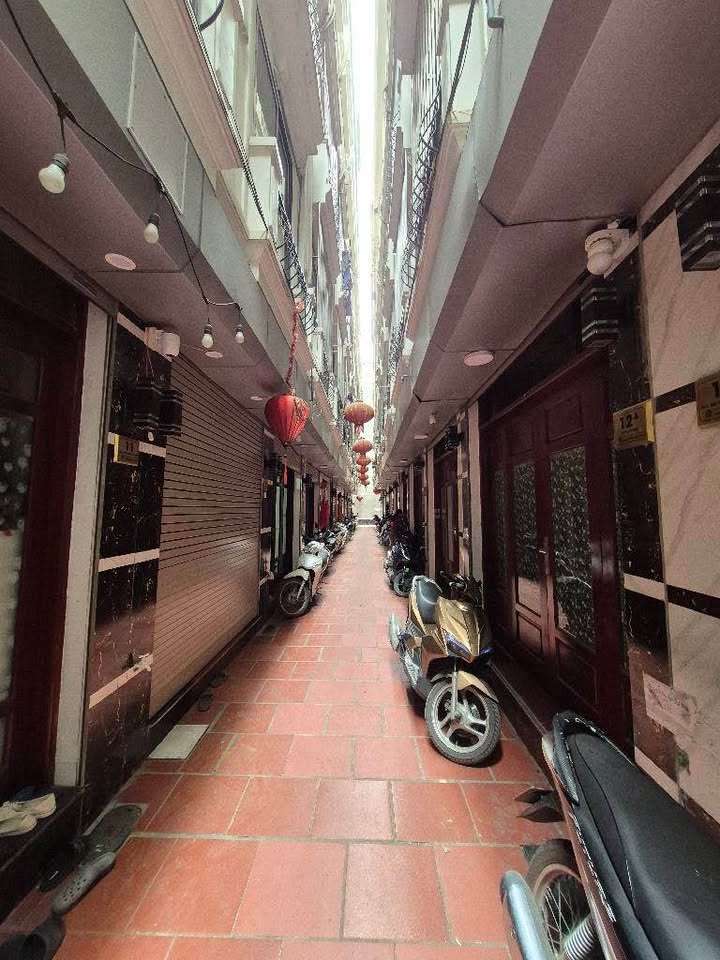 Nhà 5 tầng chợ Vạn Phúc, Hà Đông - Hơn 7 tỷ, ô tô tránh