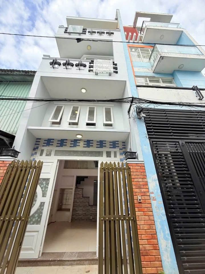 Nhà đẹp 4 tầng giáp Aeon Tân Phú, khu dân trí, giá 4,9 tỷ
