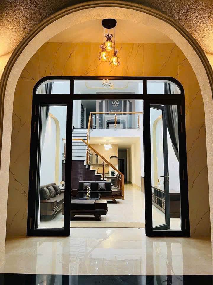 Bán nhà 2 tầng mặt tiền 9m Nguyễn Văn Trưng, Tân An, full nội thất, giá nhỉnh 2 tỷ