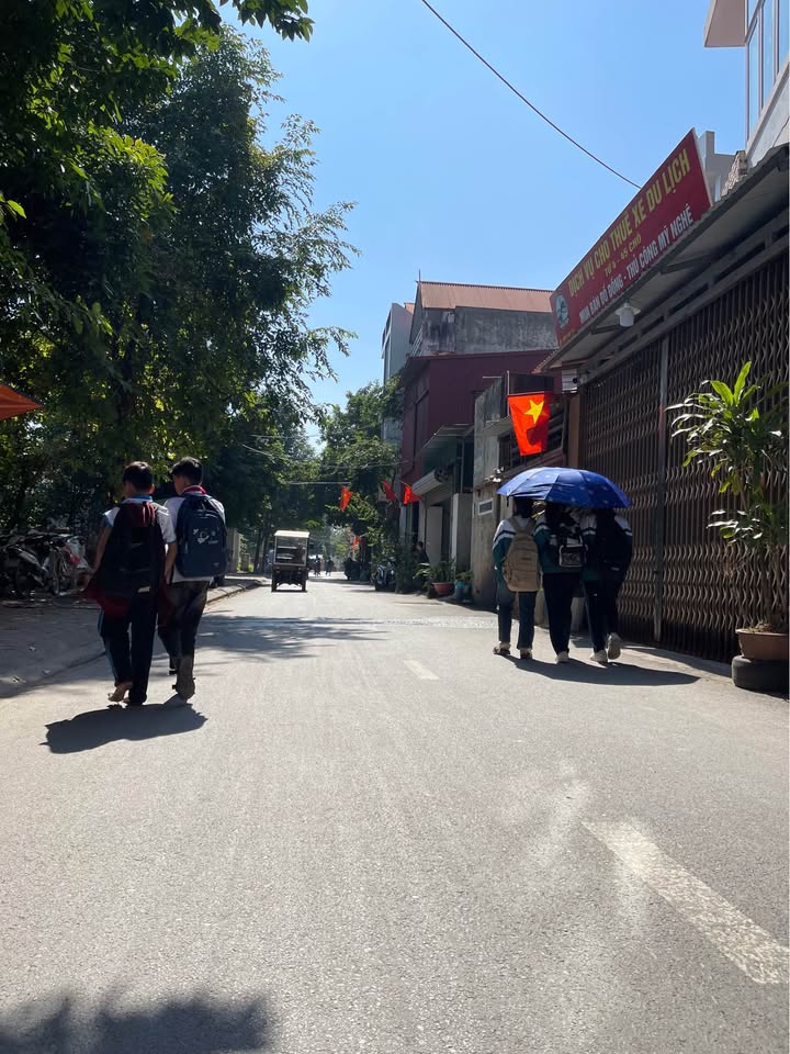 Lô góc thị trấn Hồ, Thuận Thành, diện tích 72m², mặt tiền 4.5m, đường xe 30 chỗ