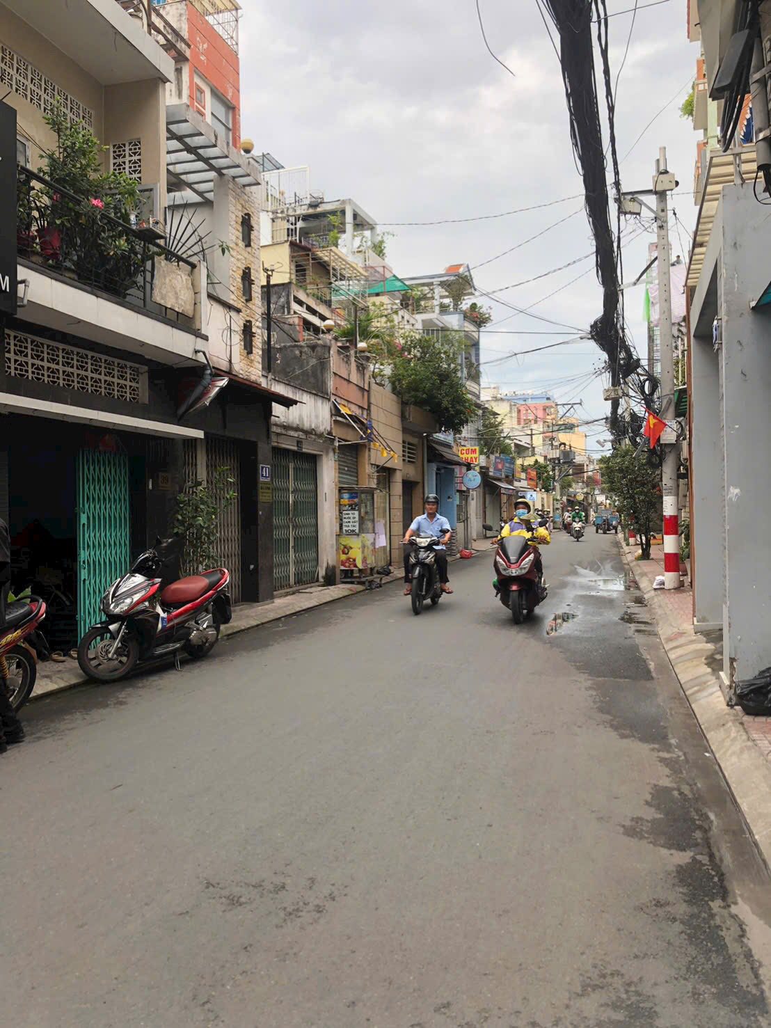 Bán nhà 2 tầng cũ tại đường Nguyễn Đình Chính, Phú Nhuận, giá chỉ 4,5 tỷ