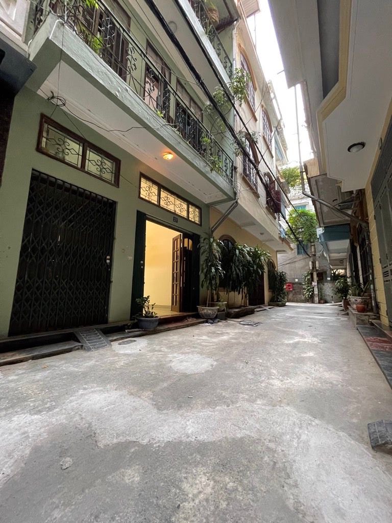 Nhà 50m² 3 tầng, ô tô vào nhà, mặt tiền 5.2m cực chất tại Giáp Bát