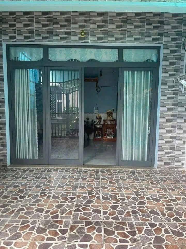 Nhà 5m x 20m thổ cư sổ riêng, sân xe hơi 2 phòng ngủ, chỉ 1,3 tỷ