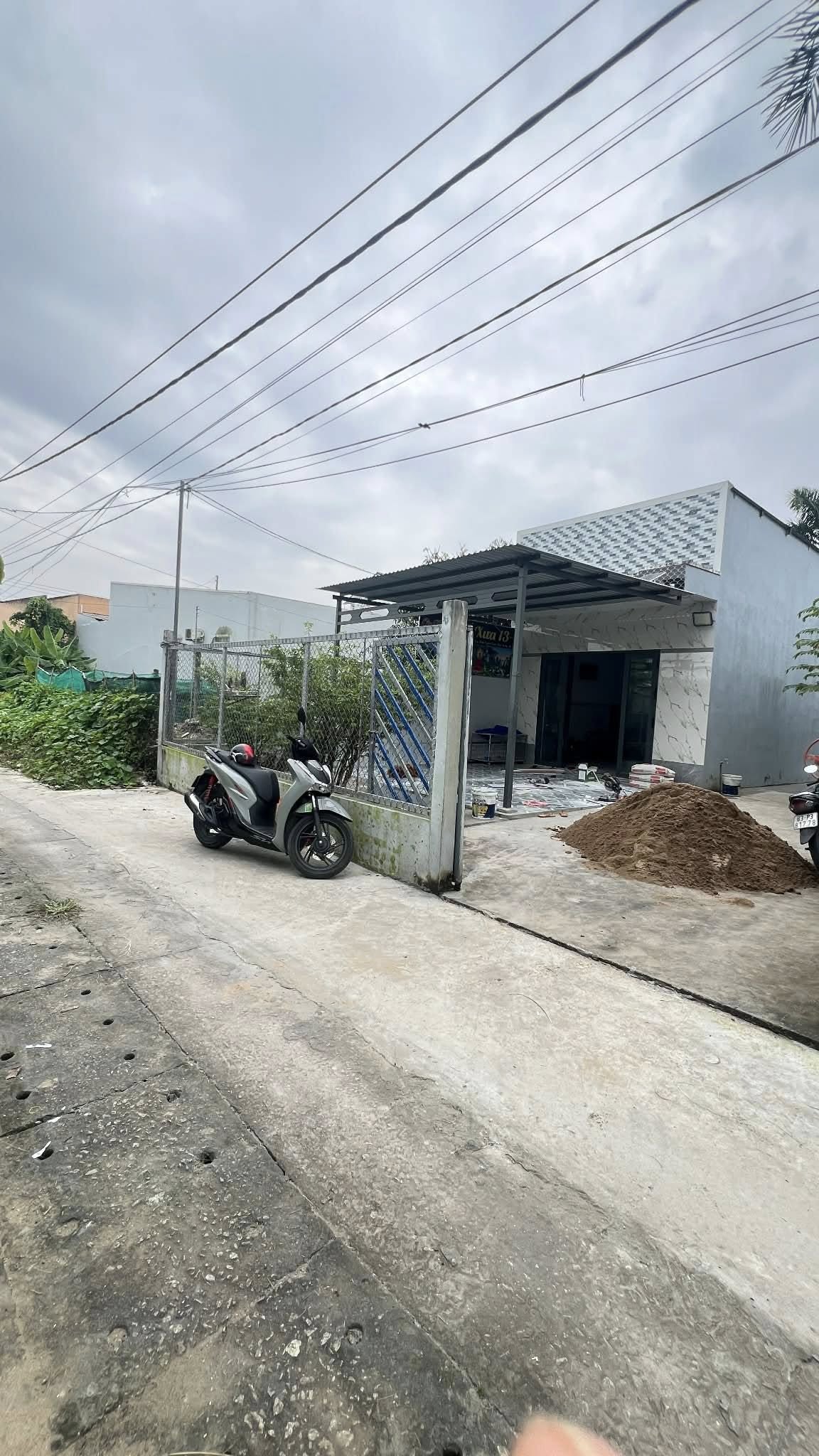 Đất Sóc Trăng nhà 8,9m x 33m, nở hậu 9,1m, có sân vườn và đất trống, giá inbox