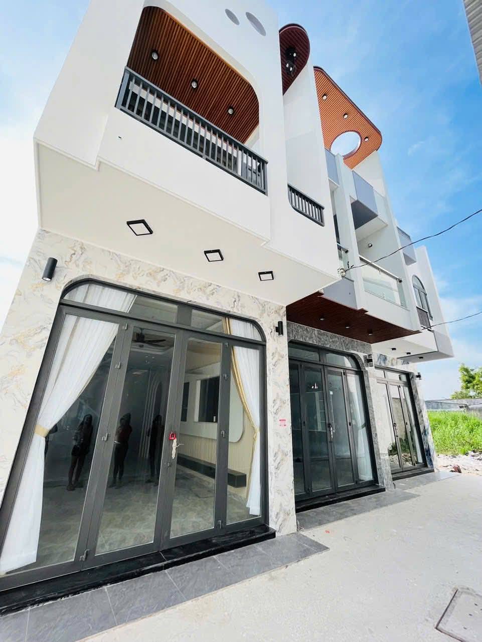 Nhà 1 trệt 1 lầu, 3 phòng ngủ, gần ngã ba Tân Kim, giá 2,55 tỷ