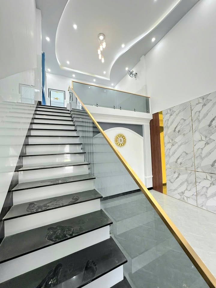 Nhà gác lửng 100% mới, 5mx32m, 1,87 tỷ ở Ninh Thạnh, Tây Ninh