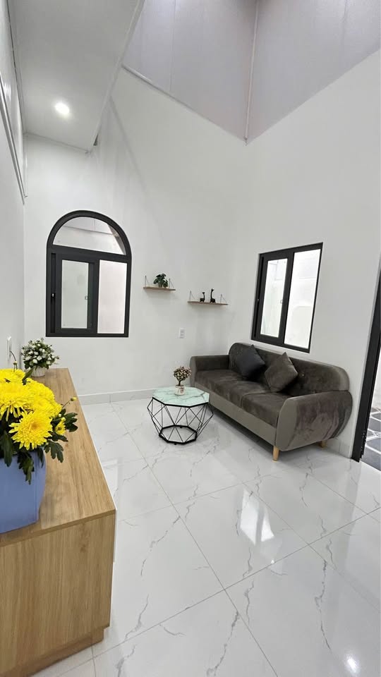 Bán nhà mê lửng, 2 phòng ngủ, đầy đủ nội thất, ngay trung tâm phố Buôn Ma Thuột