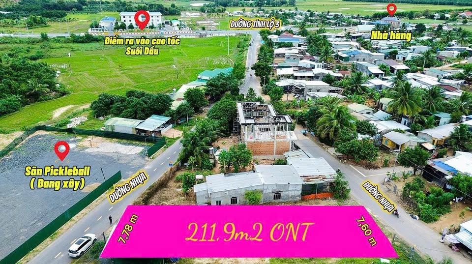 Bán gấp lô đất 2 mặt tiền 211.9m2, ngang 15m, giá 1.9 tỷ