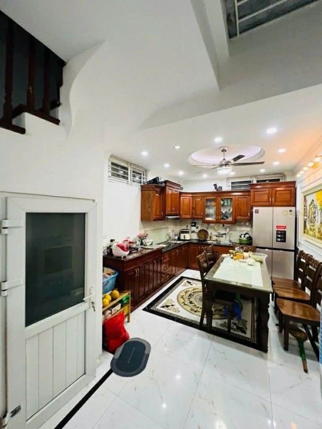 Mỹ Đình bán nhà 6 tầng, ngõ thông, full nội thất, gần sân vận động, giá hấp dẫn