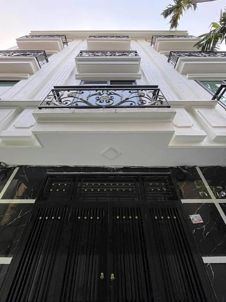 Nhà Mễ Trì Thượng 5 tầng kiên cố, 35m², 4 phòng ngủ, gần ô tô