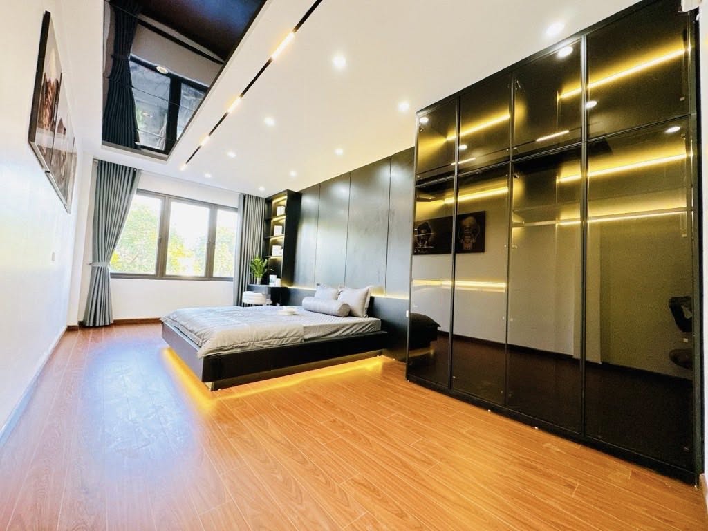 Bán nhà đẹp 5 tầng, full nội thất, vị trí đắc địa phố Ngọc Lâm, 38m², giá 9.5 tỷ