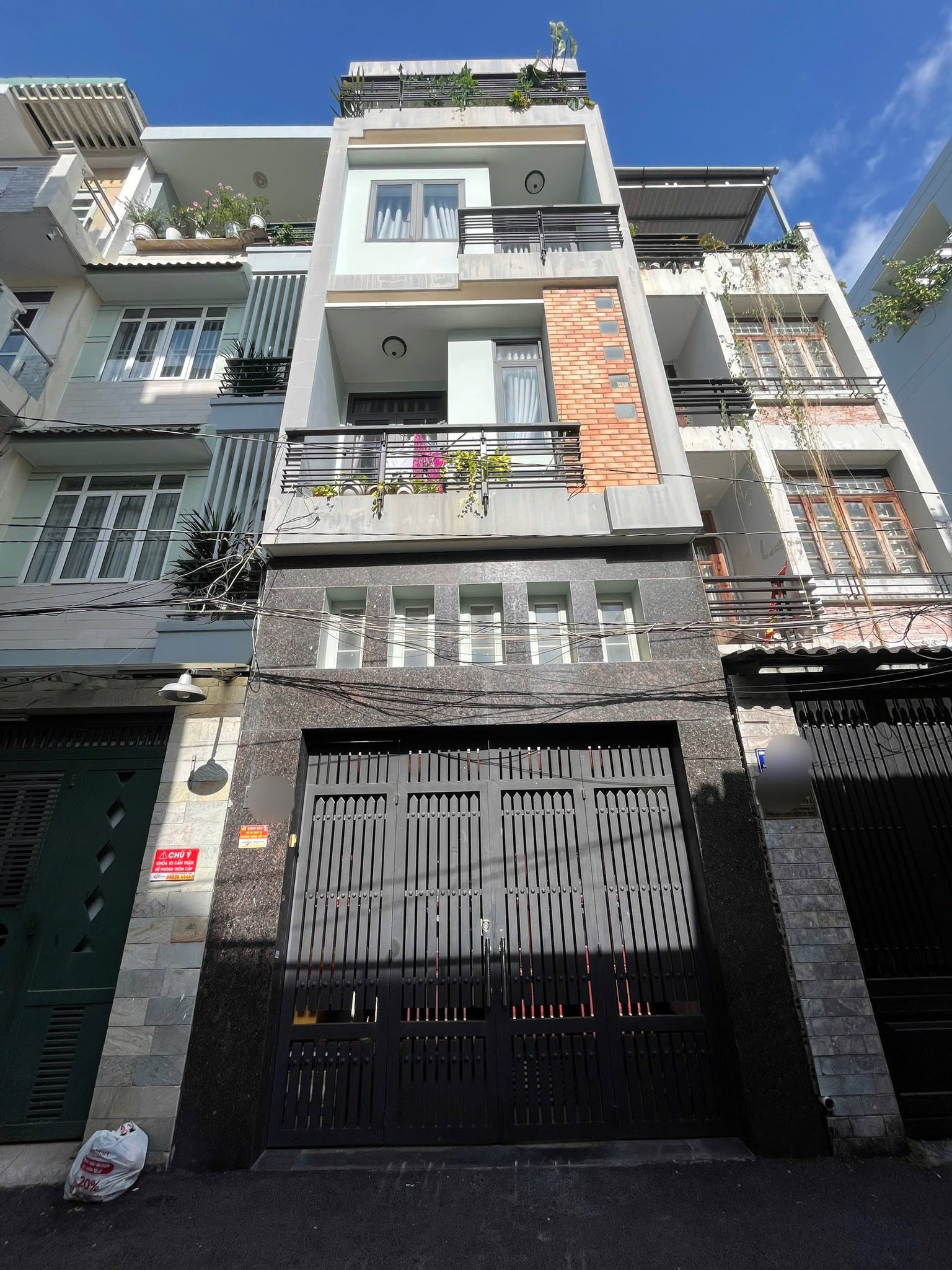 Giảm sốc 2 tỷ, nhà trung tâm Phú Nhuận 4 tầng, 7 phòng ngủ, 30 triệu/tháng