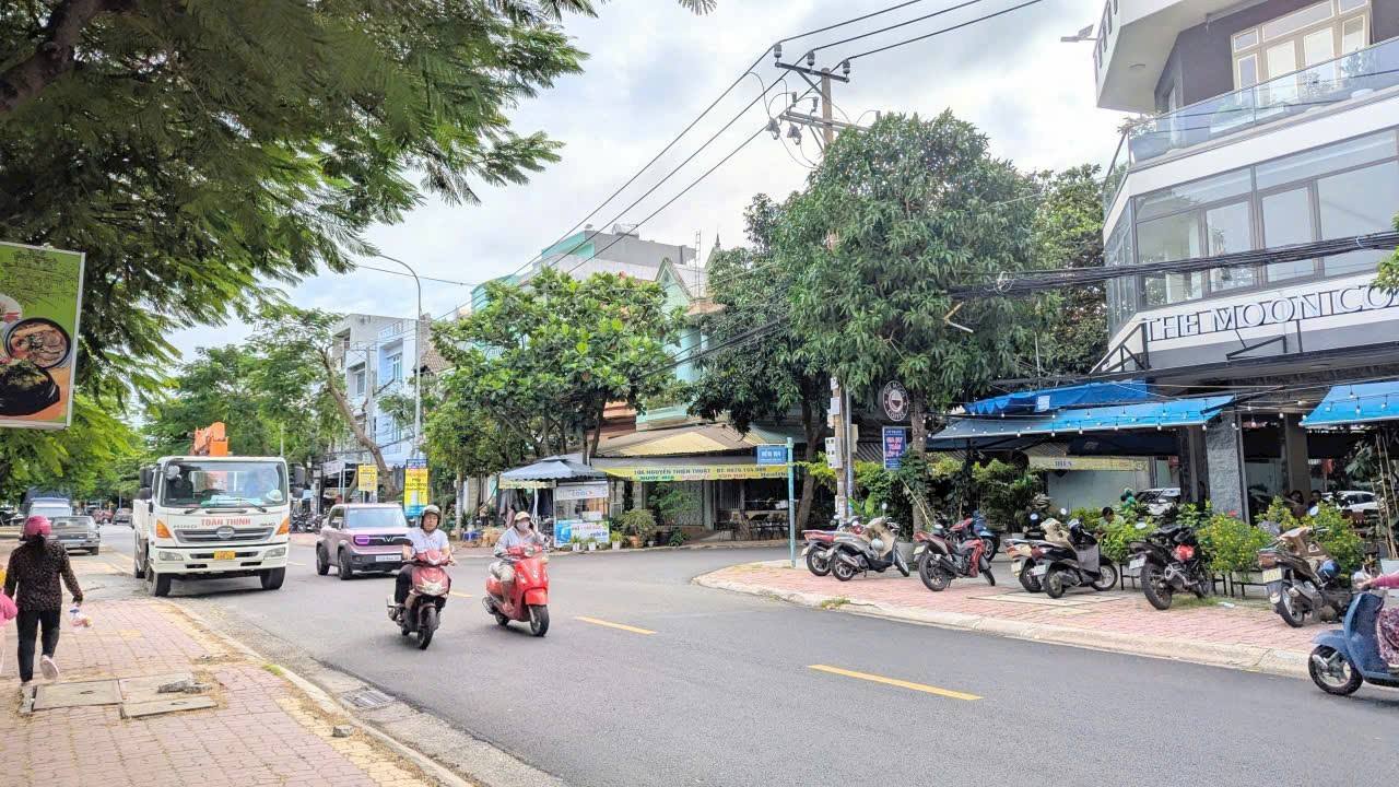 Siêu phẩm nhà 3.5 tầng tọa lạc ngay mặt tiền đường Nguyễn Thuận Thuật, Phường Thắng Nhất