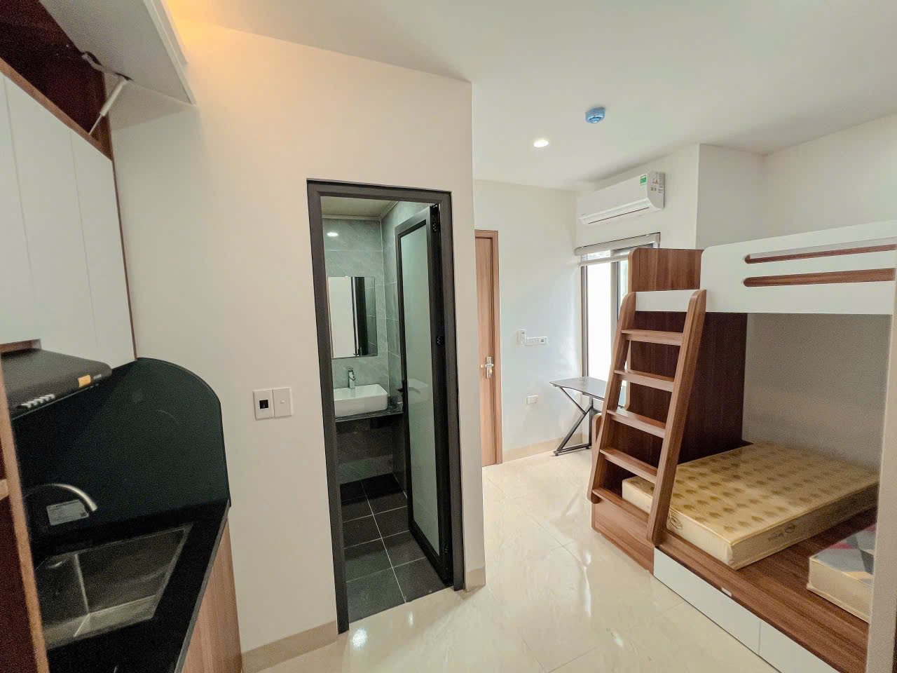 CCMN Nguyễn Văn Trỗi 55m2 x 7 tầng, full nội thất, doanh thu 100 triệu/tháng