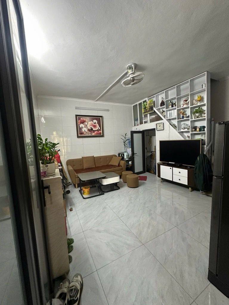 Nhà đẹp phong cách hiện đại tọa lạc tại Nguyễn Xiển, với diện tích 23m2 xây 4 tầng