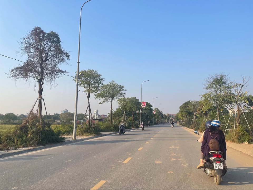 Mảnh đất vuông vắn, nở hậu, tọa lạc tại vị trí đắc địa gần chợ Kim, quận Tây Hồ