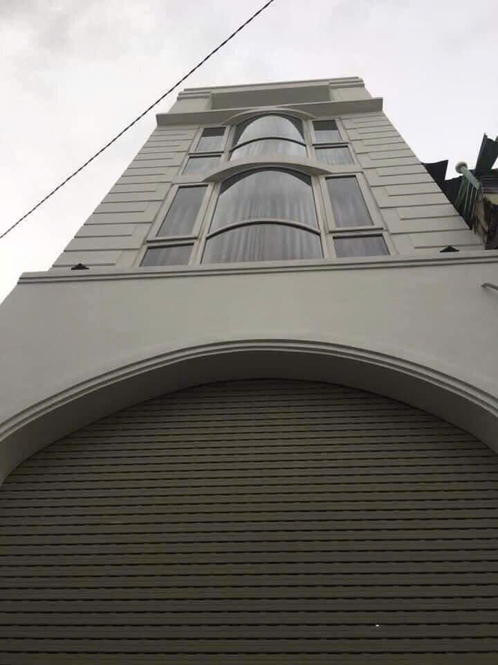 Nhà Đề Thám, Quận 1, 2 bước ra mặt tiền, ô tô né, 4 tầng mới tinh