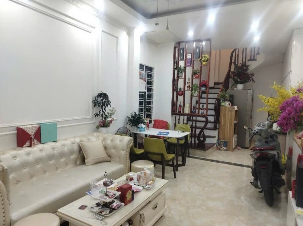 Nhà phố Khương Trung, khu dân cư đông đúc, tiện ích ngập tràn, gần chợ, trường học và công viên