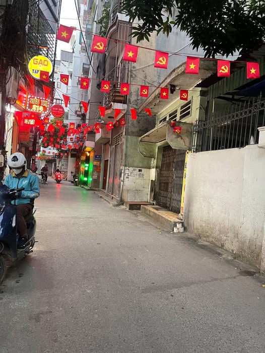 Nhà 34m2 Hoàng Mai 3 bước ra ô tô, 3 phòng ngủ, sổ đỏ sẵn sàng