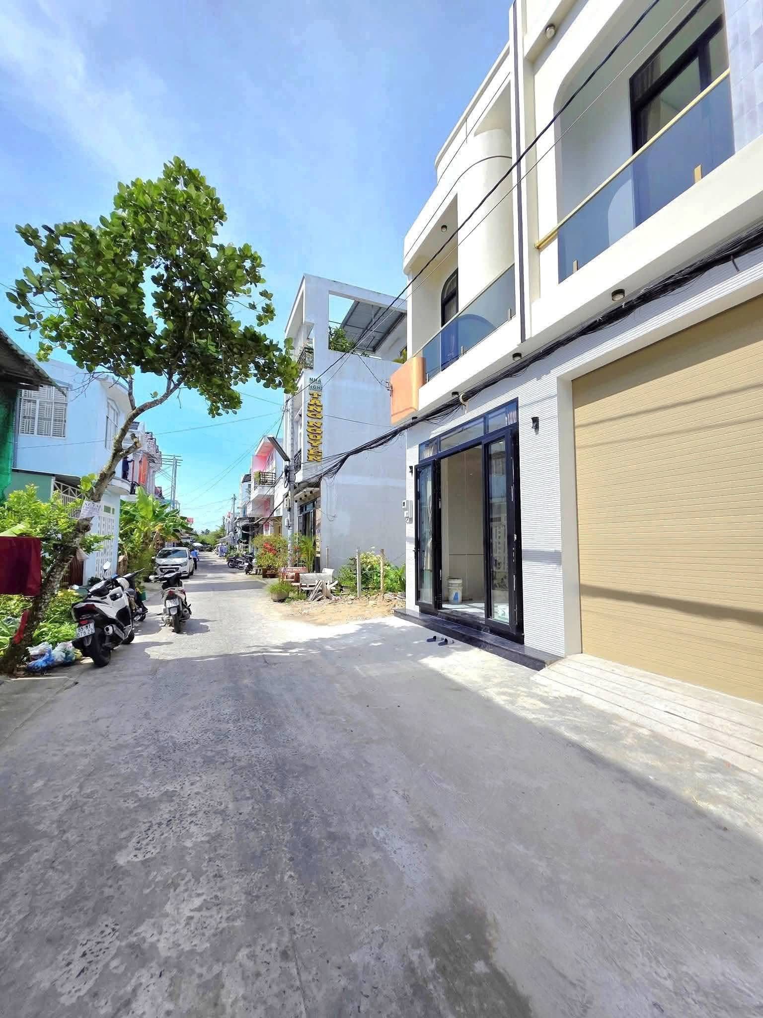 Nhà hẻm Tổ 7, đối diện Bệnh viện Đa khoa Trung Ương 5 phòng ngủ, gara ô tô, chỉ 4 tỷ