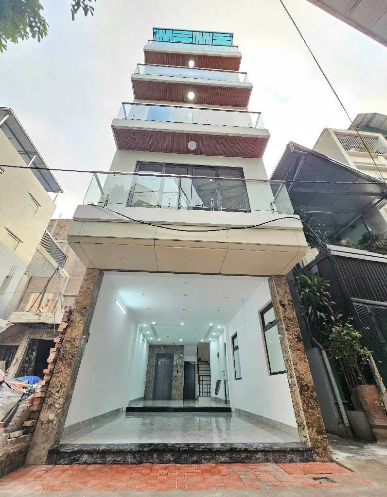 Nhà 6 tầng thang máy, 2 gara ô tô cực rộng tại Bát Khối, Long Biên