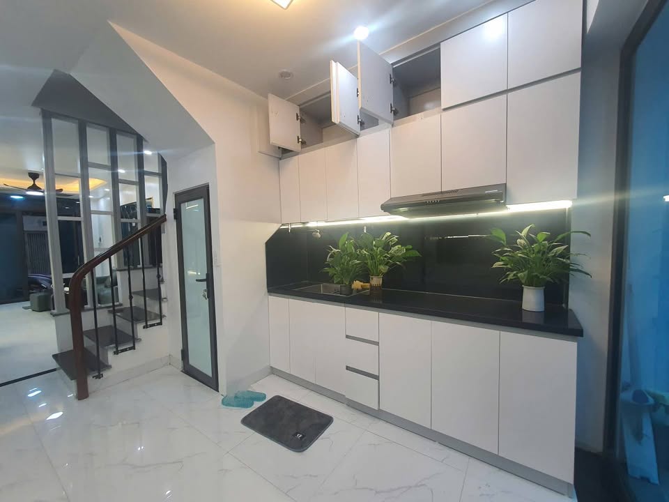 Bán nhà Đống Đa, ngõ nông gần phố, 4 phòng ngủ, gần các trường đại học lớn