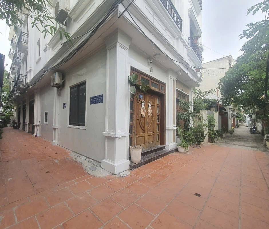 Bán nhà Thạch Bàn, lô góc, 40m2 x 5 tầng, ô tô đỗ cửa, gần Aeon - giá hơn 7 tỷ