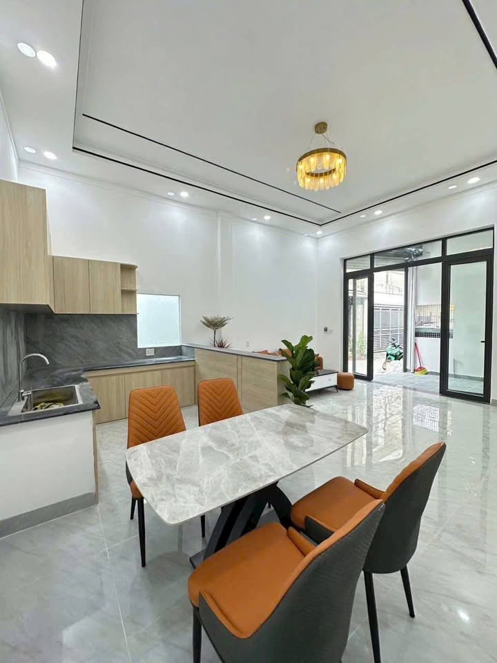 Nhà 2 ngủ, 5.5x15.5m, sổ chung gần Đồng Khởi, chỉ 1.39 tỷ