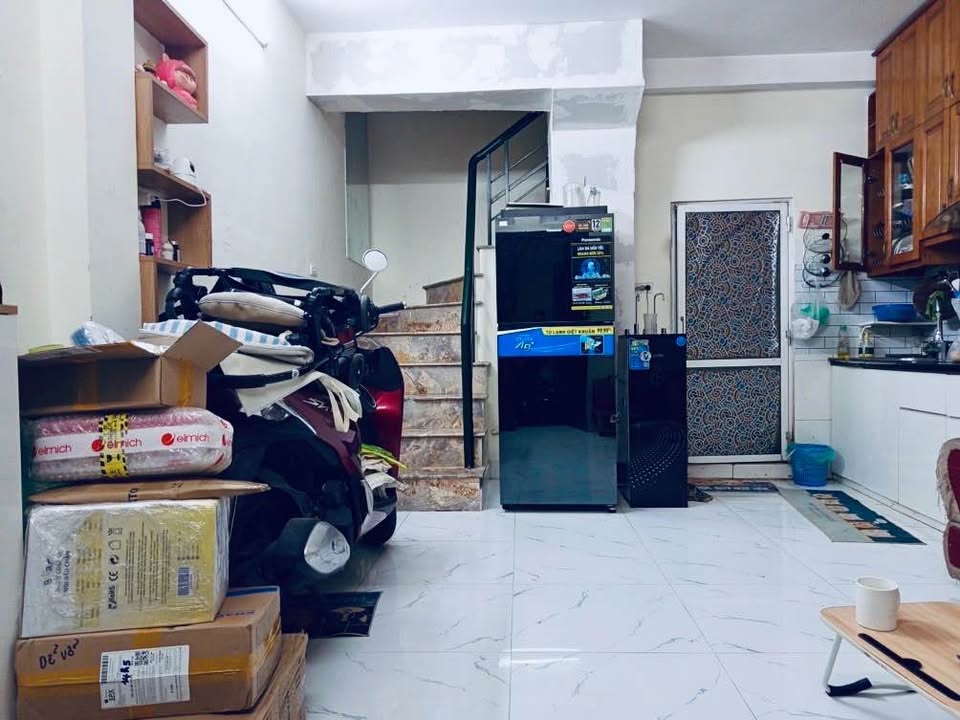 Nhà Cầu Giấy 32m2, 2 thoáng, nở hậu, cách phố 40m, 6.25 tỷ