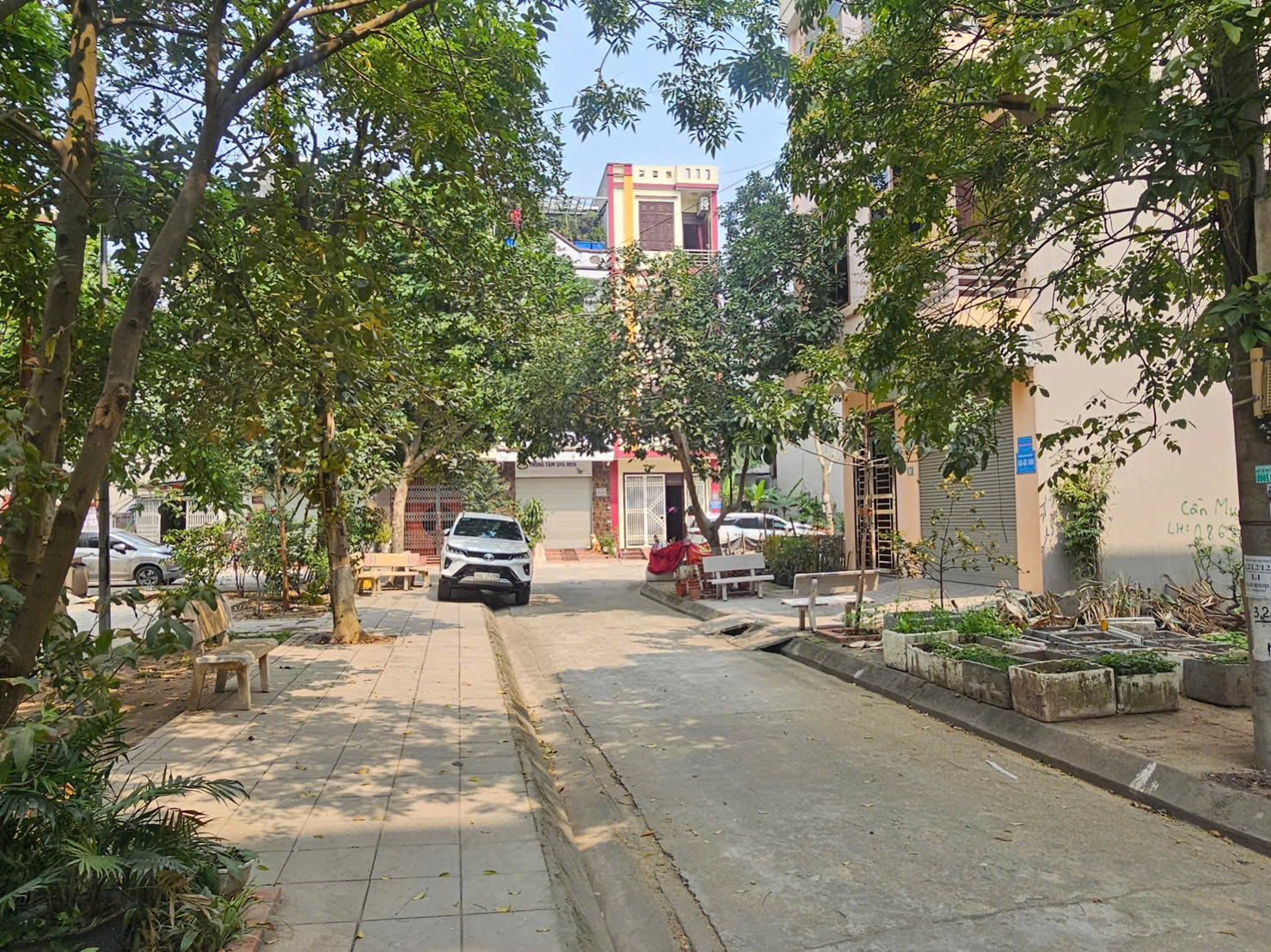 Ngôi nhà 3 tầng bên vườn hoa Bò Sơn, Lương Tài, Bắc Ninh - 81m2, mặt tiền 6m