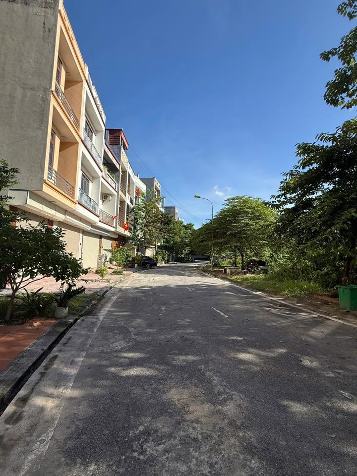 Bán nhà 3 tầng gần trường Chuyên Bắc Ninh - Giá chỉ 8,xx tỷ