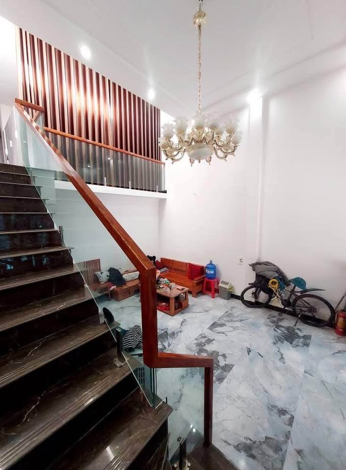 Nhà mặt tiền Quốc lộ 70, thuộc phường Lào Cai, 3 phòng ngủ đón Tết chỉ 1.98 tỷ