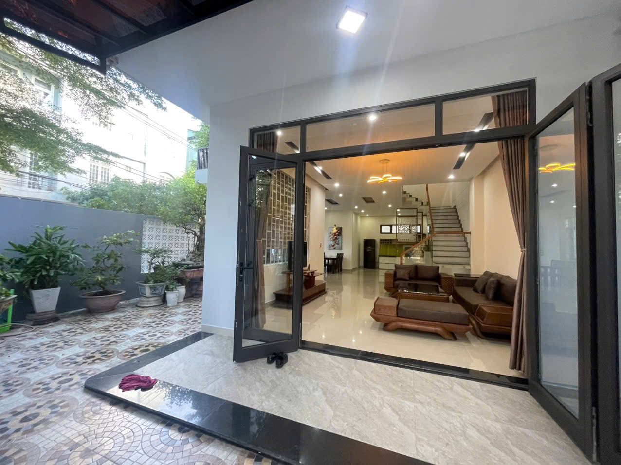 Siêu phẩm nhà sân vườn 420m² tại khu vực Hòa Minh, gần Hồ Tùng Mậu, Đà Nẵng đang chờ đón bạn