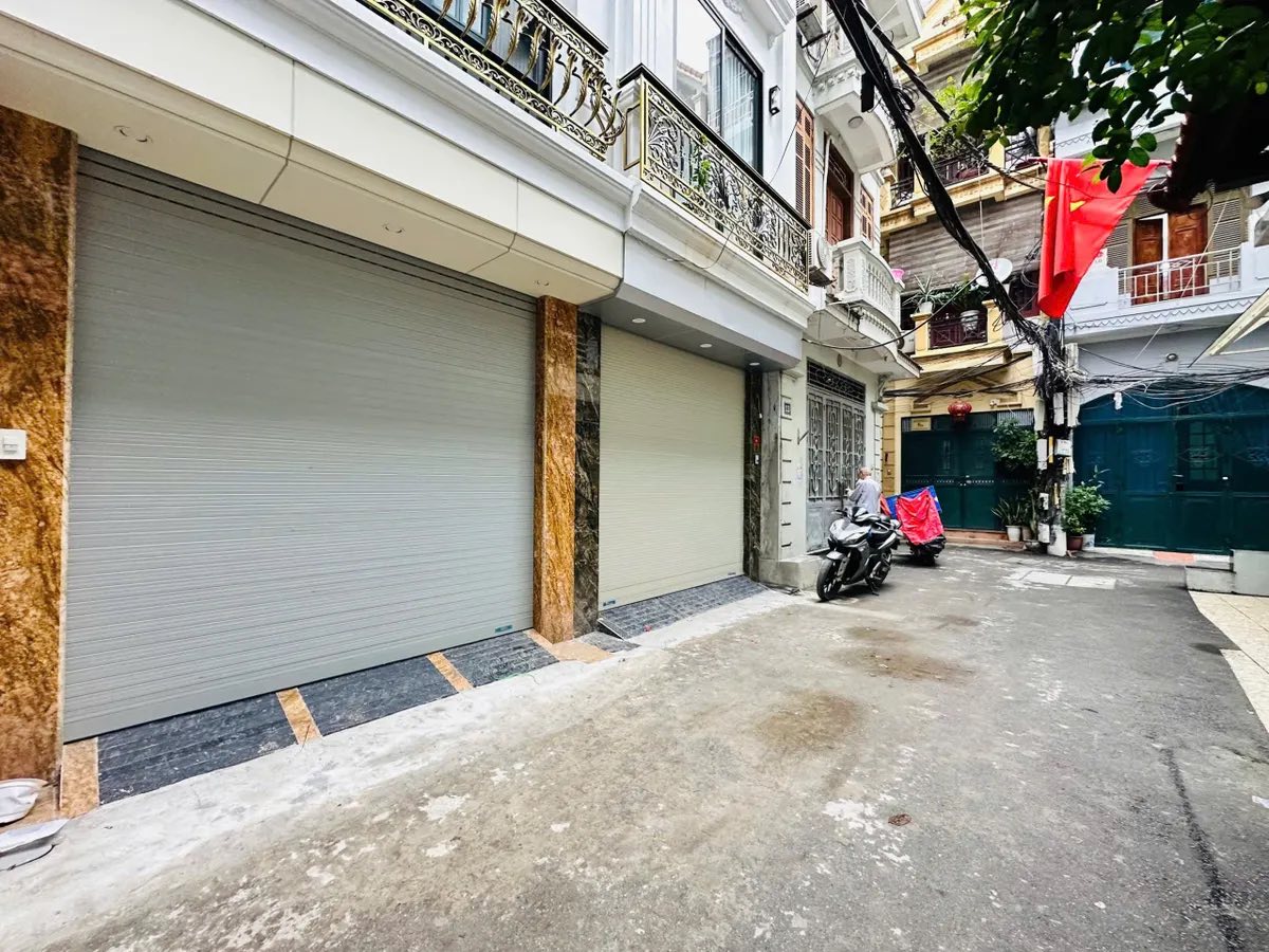 Siêu phẩm nhà Lạc Long Quân, 6 tầng, thang máy, ô tô ngủ trong nhà - chỉ 18.5 tỷ