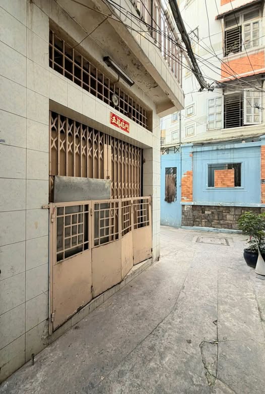 Nhà 2 lầu sân thượng, nở hậu 4m, ngay Hồng Bàng Quận 5 - Giá tốt