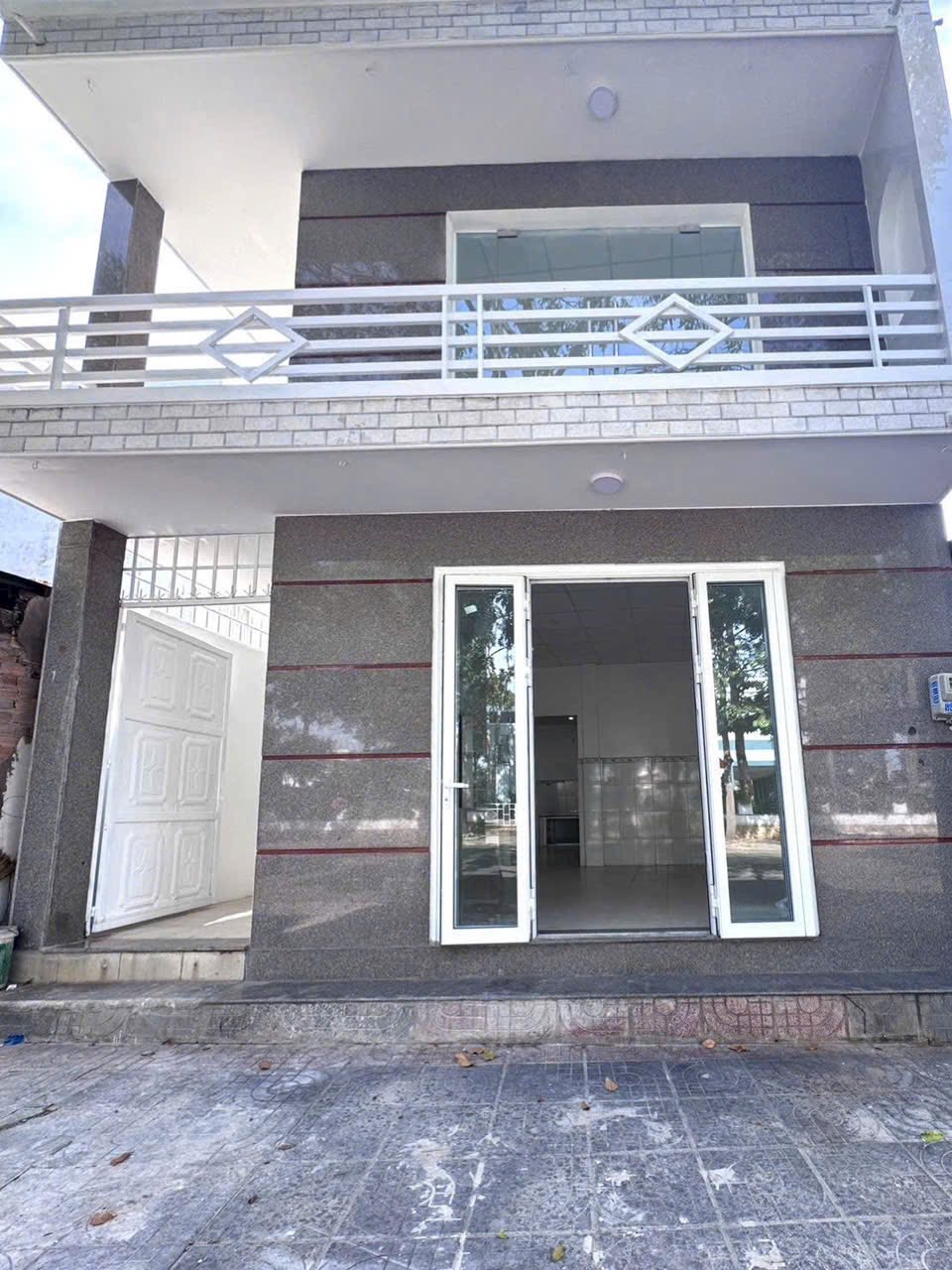 Nhà 1 trệt 1 lầu mặt tiền kinh doanh, đường Nam Quốc Cang, thành phố Bà Rịa