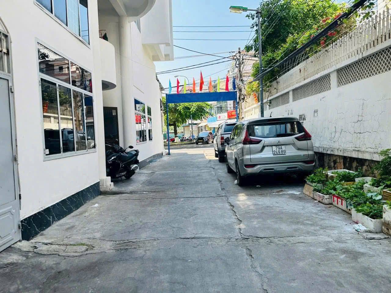 Bán đất tặng nhà cấp 4, hẻm ô tô Dã Tượng, Nha Trang 65,5m2, 5,8 tỷ