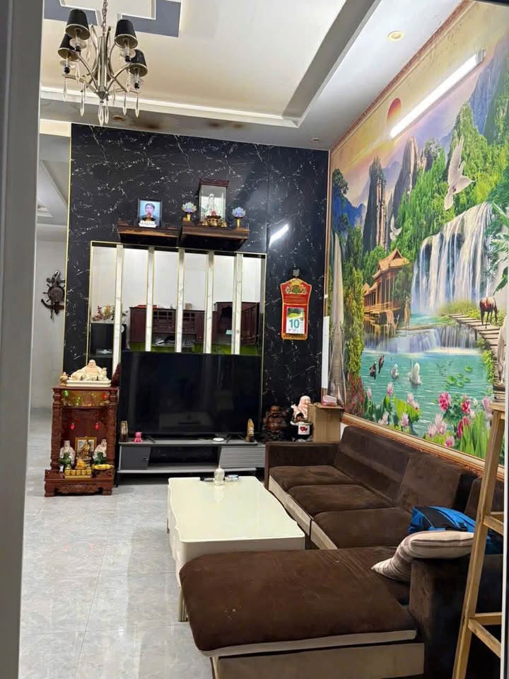 Nhà 140m2 trung tâm phố, hẻm ô tô né xe máy, giá 2.7 tỷ