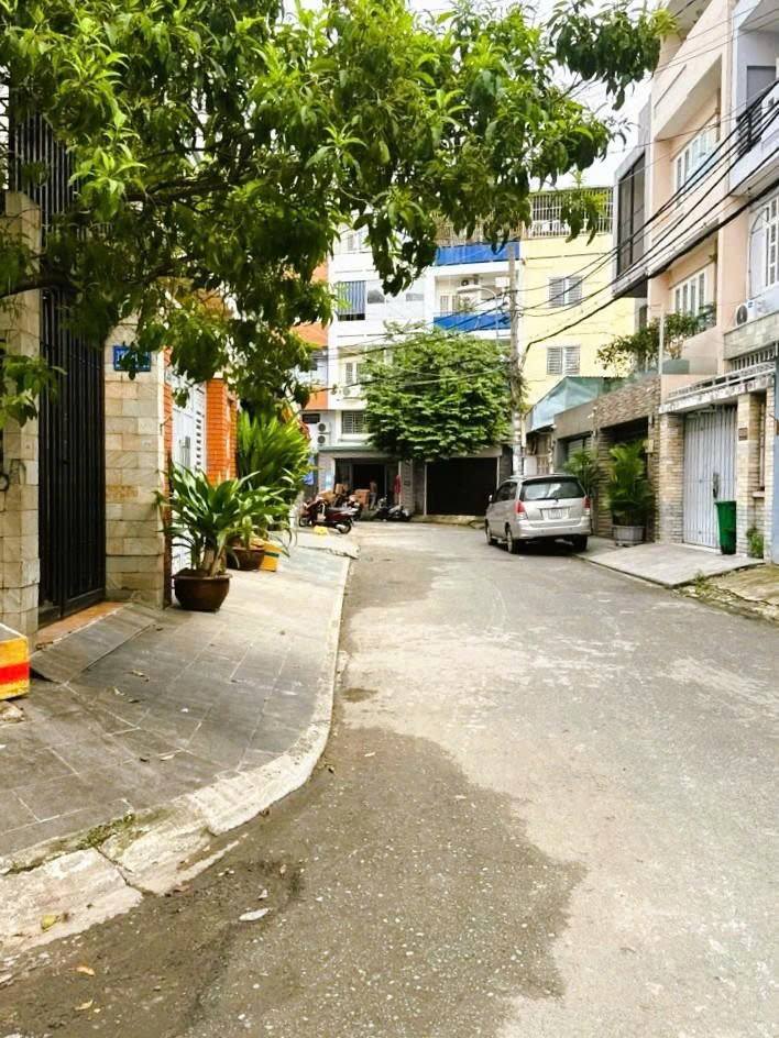 Nhà lầu hẻm xe hơi sát bên Lê Quang Định, Bình Thạnh 45m2, sổ riêng