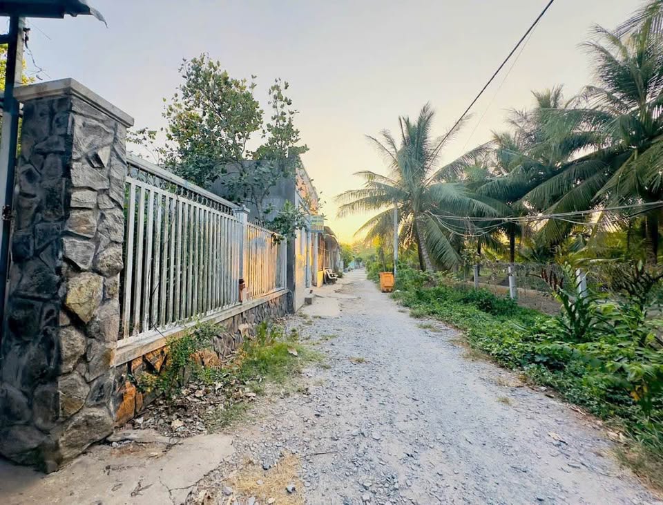 Bán đất 325m2, ngang 10m, gần đại học Trà Vinh, giá 2 tỷ