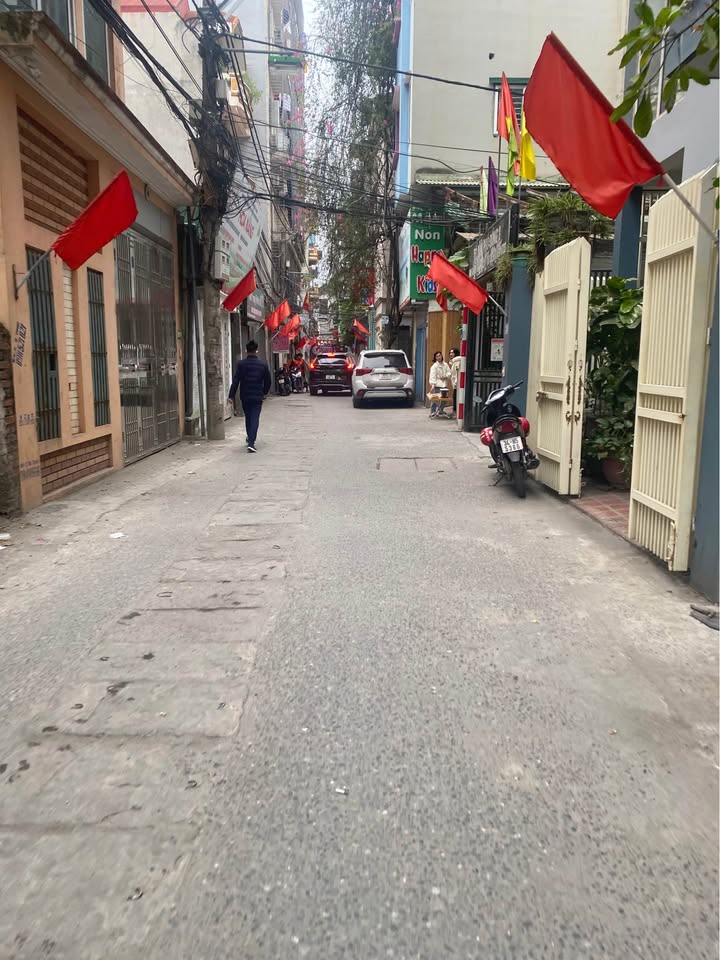 Bán nhà 5 tầng, thang máy, 32m2, ô tô cách 5m tại Bắc Từ Liêm - Giá chỉ 5.5 tỷ