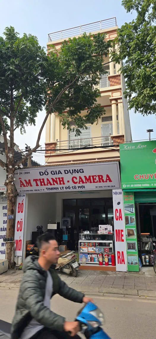 Nhà 3 tầng mặt chợ Phúc Yên - Kinh doanh sầm uất