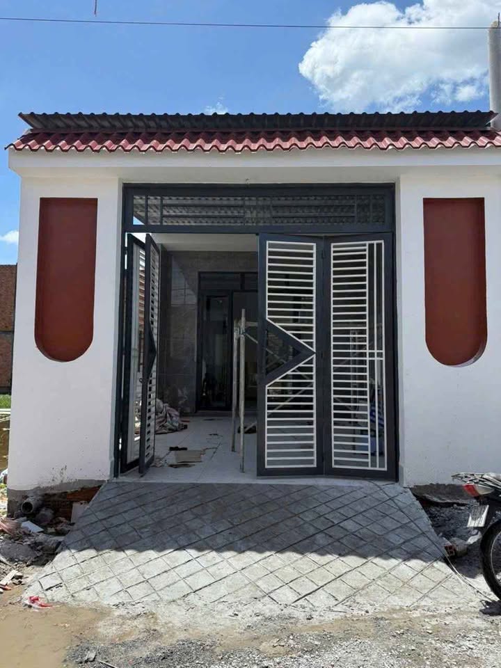 Đất thổ cư sổ hồng riêng, nhà cấp 4 mới xây tại Đức Hòa Thượng, Long An