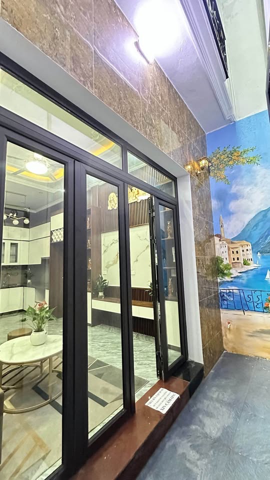 Tổ ấm 5 tầng đầy đủ tiện nghi, sẵn sàng chào đón bạn tại Cầu Giấy