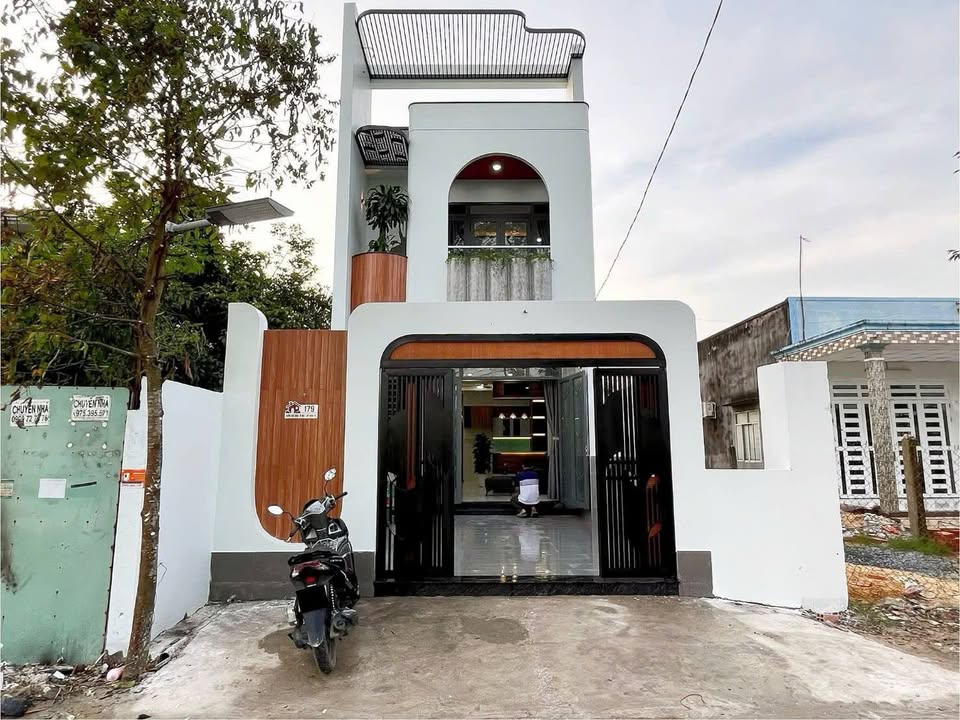 Nhà mới xây siêu xinh, diện tích 5m x 27m, đất thổ cư đã hoàn công đầy đủ, sổ hồng sẵn sàng