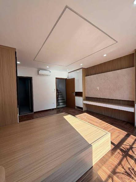 Nhà Cầu Giấy 7 tầng thang máy, full nội thất Châu Âu, dòng tiền 250 triệu/tháng