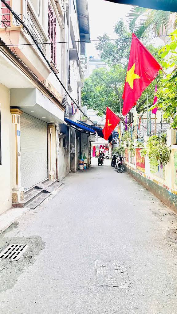 Bán nhà 6 tầng thang máy, ô tô vào nhà, gần phố Lạc Long Quân, Cầu Giấy, Hà Nội